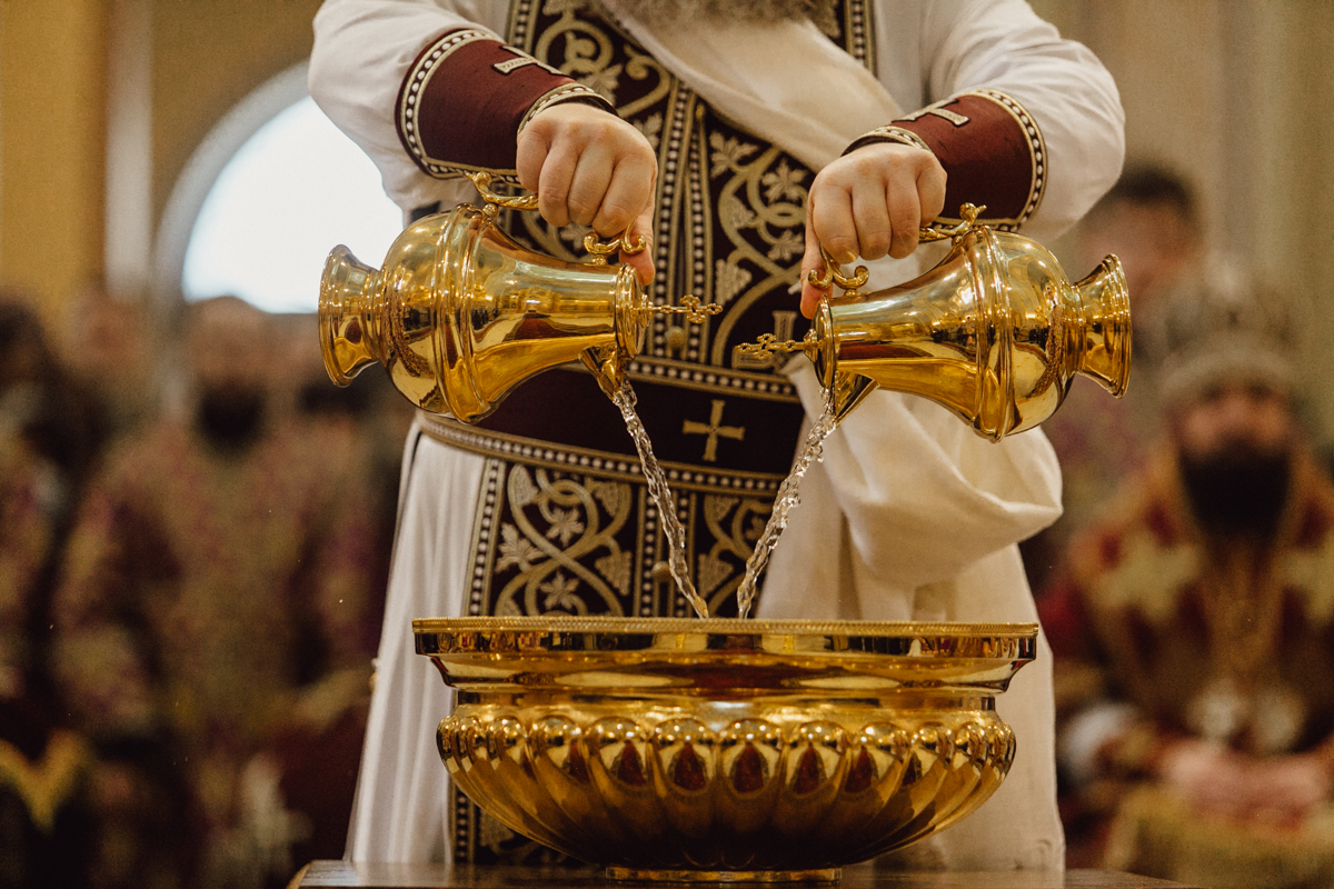 Митрополит Ростовский и Новочеркасский Меркурий совершил Божественную литургию в Ростовском кафедральном соборе в четверг Страстной седмицы