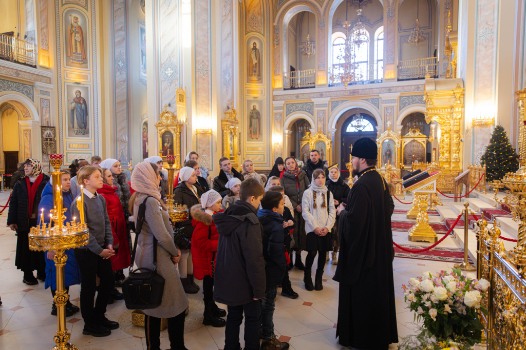 В Ростовском кафедральном соборе митрополит Меркурий встретился с детьми Донбасса