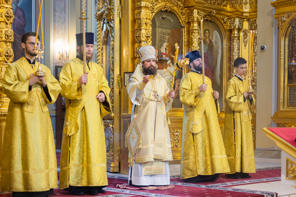 Богослужения в Неделю 5-ю по Пятидесятнице, памяти святых отцов шести Вселенских Соборов